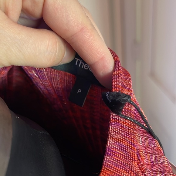 Theory viscose cardigan, sweater this could be used as a sexy dress top - Picture 9 of 10